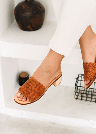 Santorini Woven Mule - Cognac